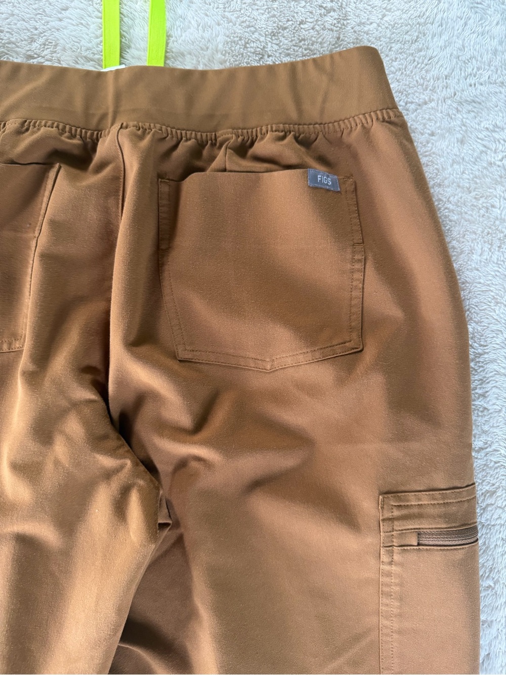 FIGS Zamora Jogger Scrub Pants in Earth sz L Petite - Picture 8 of 10